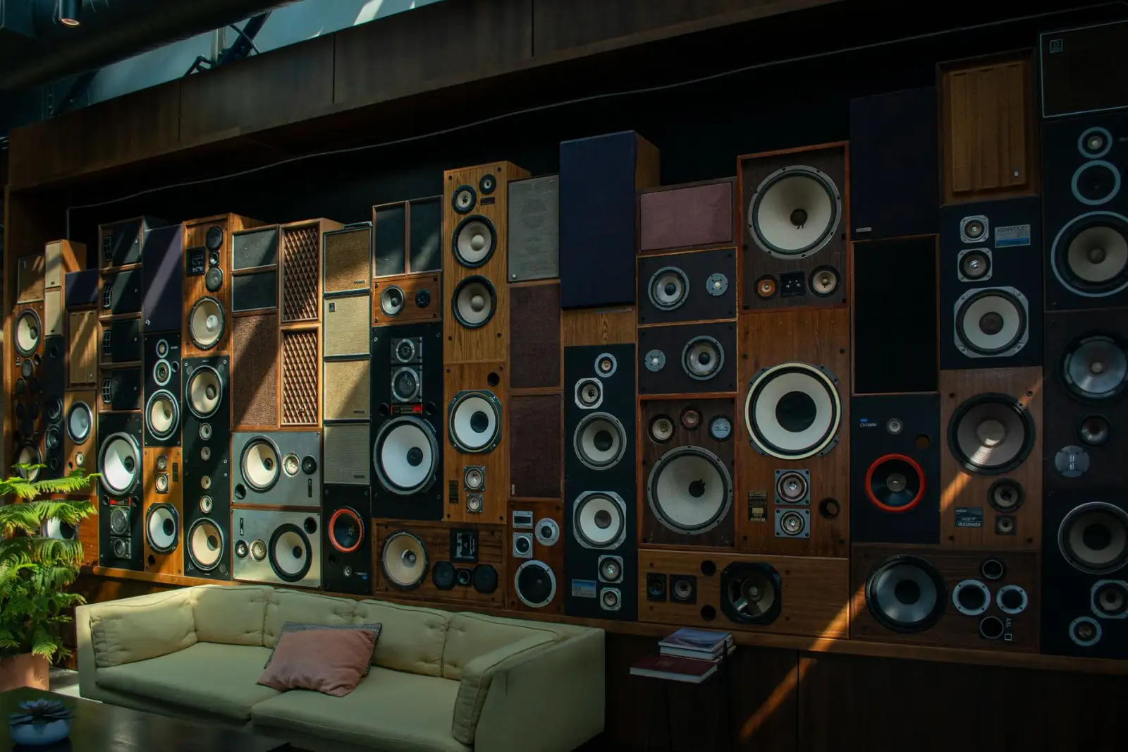 调音台与功放机如何匹配？学校扩声设备选型中的关键技术指标