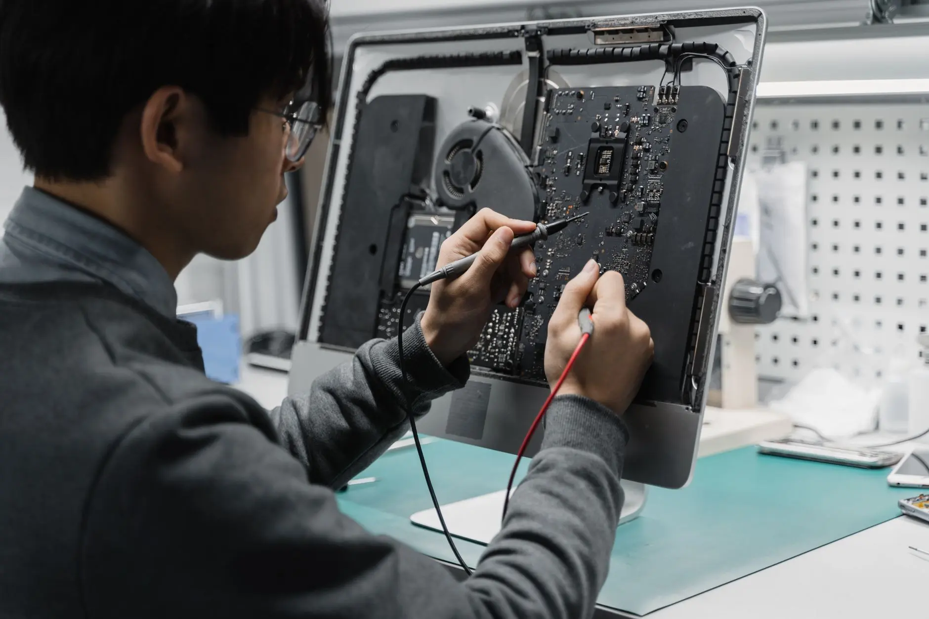 调音台与功放机选型技巧：学校扩声系统配置指南