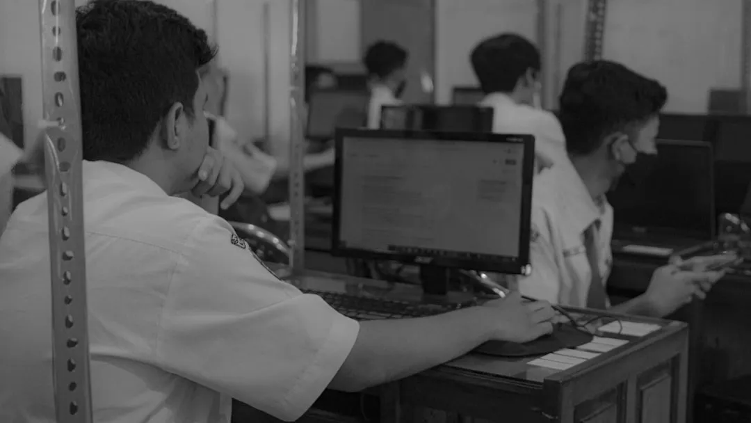 教学音响与无线麦克风组合方案：提升课堂互动效率的硬件配置解析