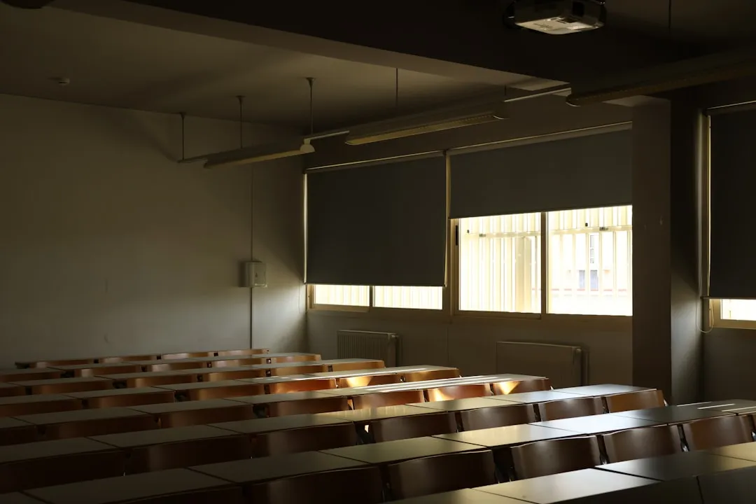 调音台与功放机选型指南：学校多功能教室音频系统配置要点正文配图 2